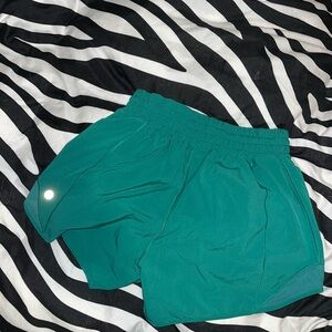 Lululemon Hotty Hot shorts in cascadia green size 4 4”